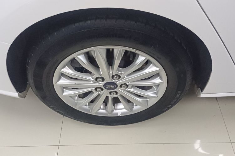 福特 福克斯 2020款 三厢 EcoBoost 180 自动锋潮型车身外观6008