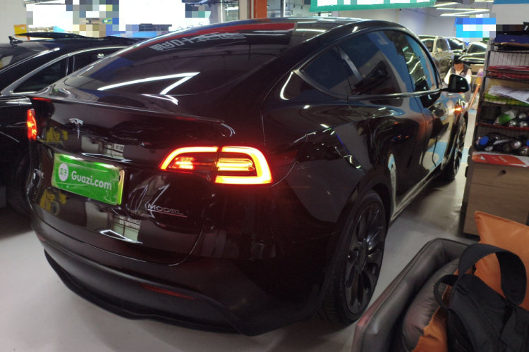 特斯拉 Model Y 2022款 Performance高性能全轮驱动版车身外观7