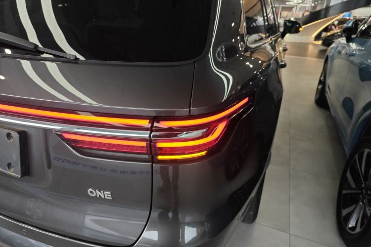 理想汽车 理想ONE 2021款 增程6座版车身外观9