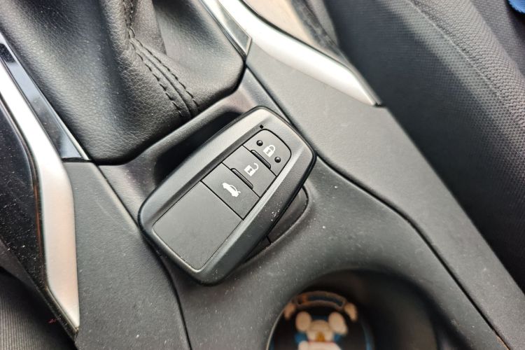 丰田 卡罗拉 2021款 双擎 1.8L E-CVT精英版中控内饰11