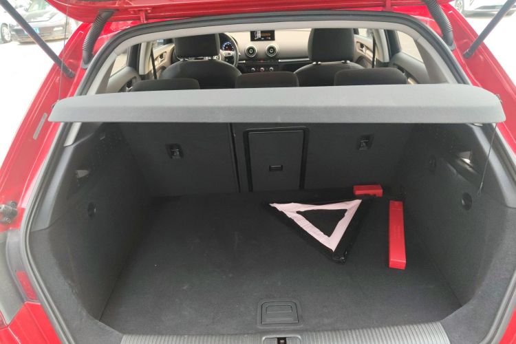 奥迪A3 2015款 Sportback 35 TFSI 百万纪念智领型机舱底盘23