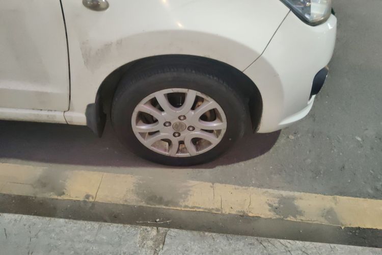 铃木 奥拓 2013款 1.0L 自动豪华型车身外观10