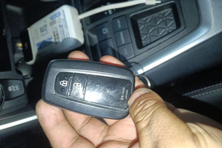 丰田 威兰达 2023款 2.0L CVT两驱豪华PLUS版中控内饰7001