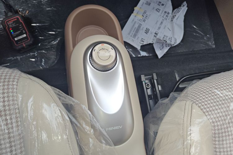 五菱汽车 宏光MINIEV 2025款 四门版 进阶款中控内饰18