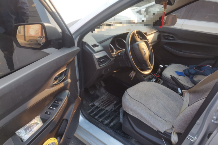 五菱汽车 五菱宏光 2019款 1.5L S标准型国VI LAR中控内饰7003