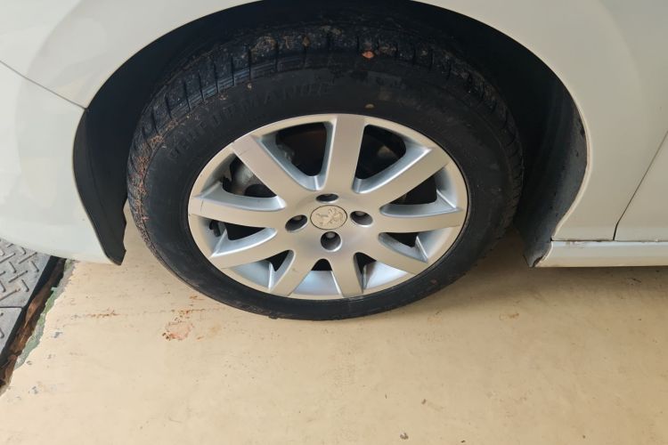 标致308 2014款 乐享版 经典 1.6L 自动优尚型车身外观6003