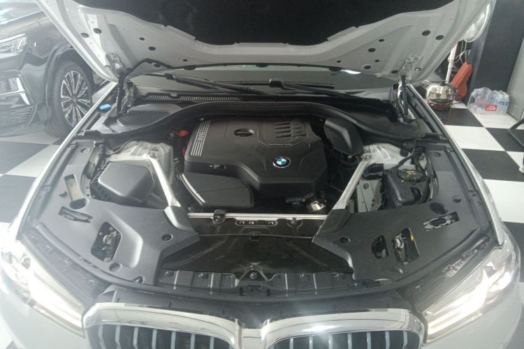 宝马5系 2021款 改款 525Li 豪华套装机舱底盘24