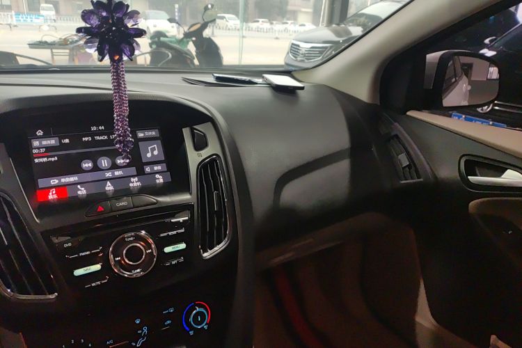 福特 福克斯 2017款 三厢 1.6L 自动舒适型智行版局部细节16