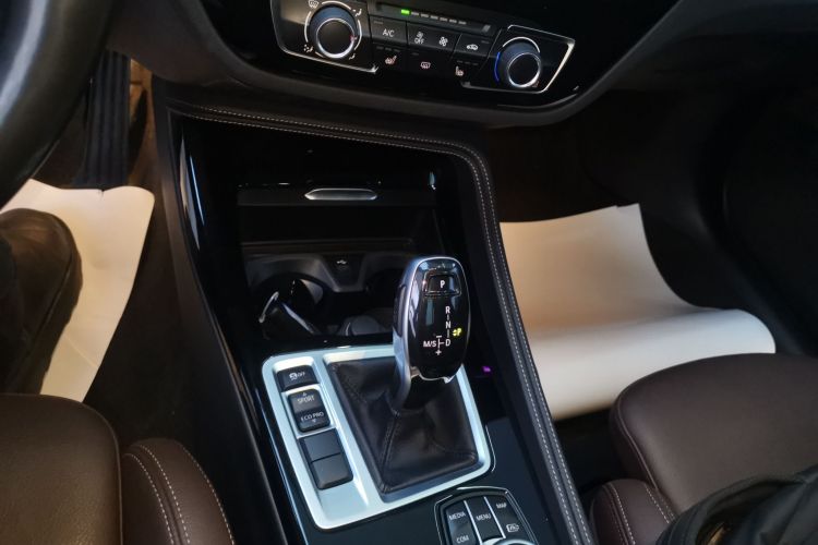 宝马1系 2021款 改款 125i M运动曜夜版中控内饰18