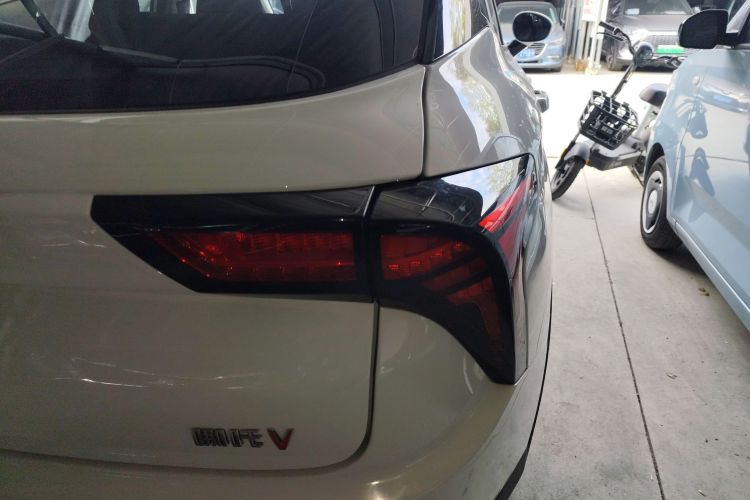 哪吒汽车 哪吒V 2021款 标准续航版升级型车身外观9
