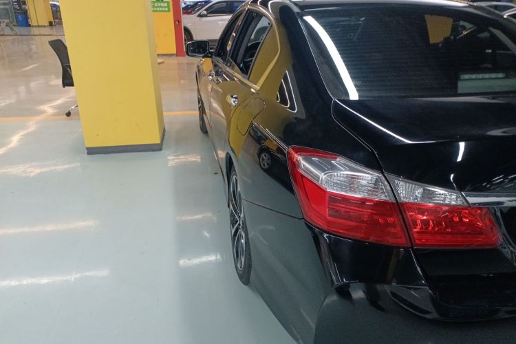 本田 雅阁 2015款 3.0L VTI 尊贵版车身外观4