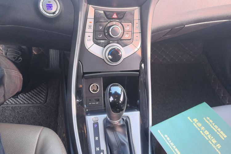 现代 朗动 2015款 1.6L 自动领先型中控内饰18