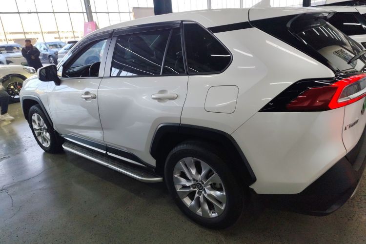 丰田 威兰达 2022款 2.0L CVT两驱都市版车身外观4