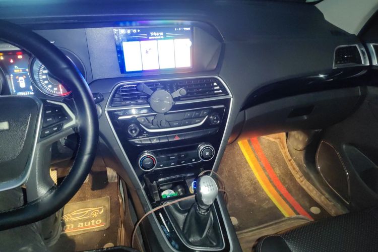 猎豹汽车 猎豹CS10 2016款 2.0T 手动卓越型中控内饰16