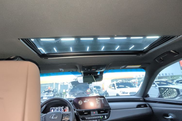 雷克萨斯ES 2021款 200 卓越版中控内饰22