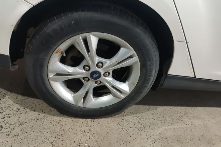 福特 福克斯 2017款 三厢 1.6L 自动舒适型智行版车身外观6002