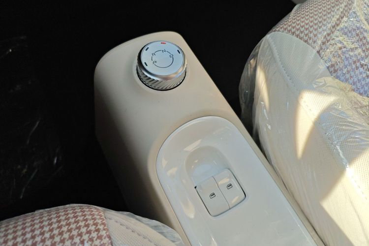 五菱汽车 宏光MINIEV 2024款 第三代 215km 青春版局部细节18