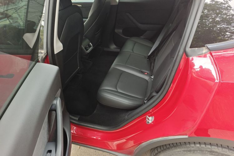 特斯拉 Model Y 2021款 长续航全轮驱动版中控内饰7004