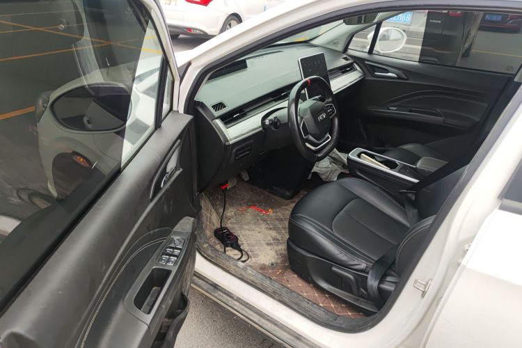 哪吒汽车 哪吒V 2021款 标准续航娱乐版升级型中控内饰20