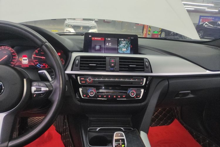 宝马3系 2019款 320i M运动曜夜版中控内饰16
