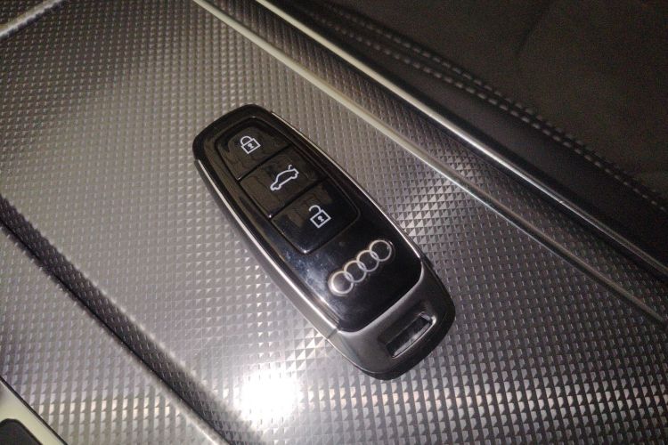 奥迪A6L 2019款 40 TFSI 豪华动感型中控内饰11