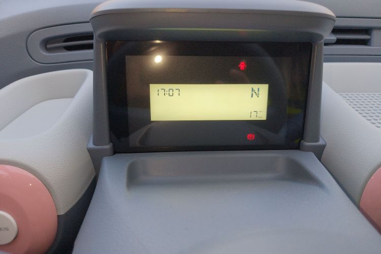 奔腾小马 2025款 222km 灵韵马中控内饰14