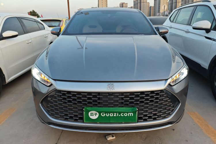 比亚迪 秦PLUS 2024款 荣耀版 DM-i 55KM领先型车身外观2