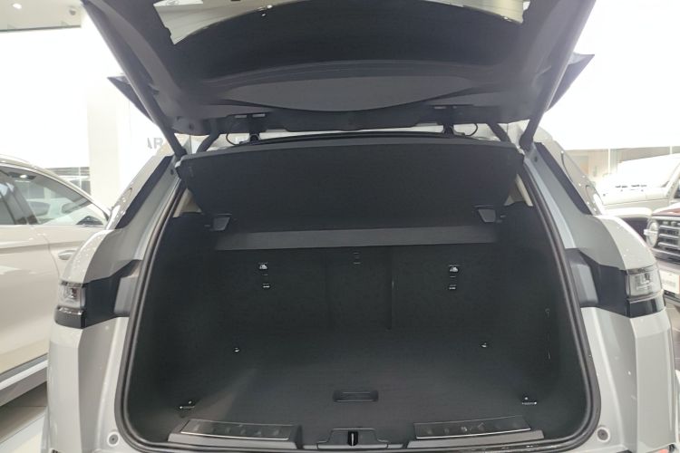 路虎 揽胜极光新能源 2022款 极光L P300e 插电式电动混合版局部细节23