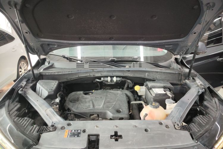 荣威RX5 2023款 PLUS 330TGI 自动领潮智臻版机舱底盘24