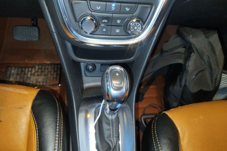 别克 昂科拉 2014款 1.4T 自动两驱都市精英型中控内饰18