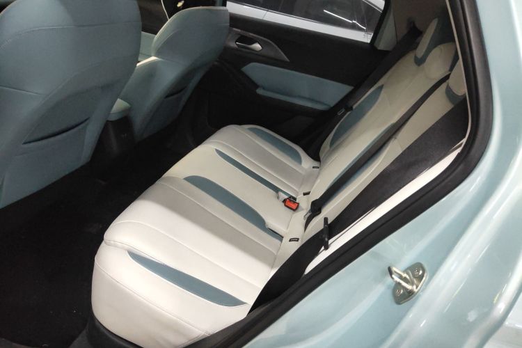 吉利几何E萤火虫 2024款 401km 萤光中控内饰7004