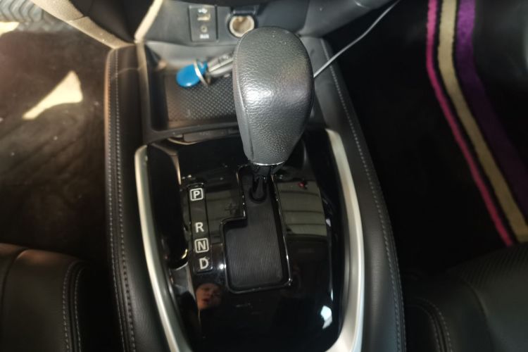 日产 奇骏 2015款 2.0L CVT舒适MAX版 2WD局部细节18