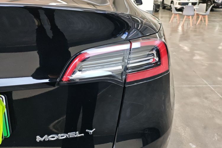 特斯拉 Model Y 2022款 改款 后轮驱动版车身外观6006