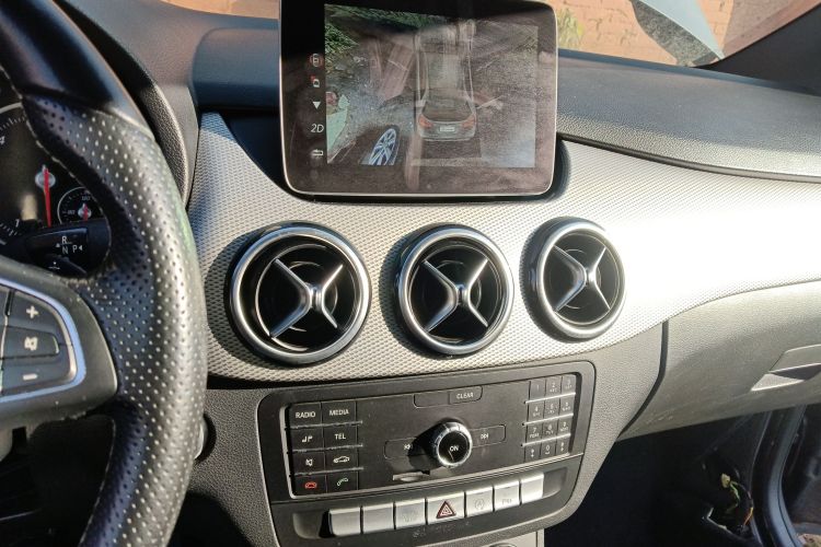 奔驰B级 2018款 B 200 动感型局部细节16