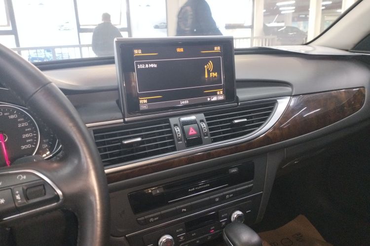 奥迪A6L 2016款 30 FSI 舒适型中控内饰16