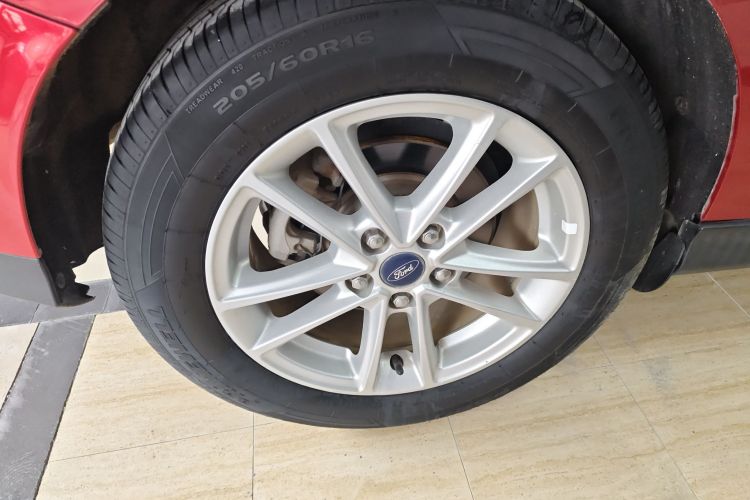 福特 福克斯 2017款 两厢 1.6L 自动风尚型智行版车身外观6006