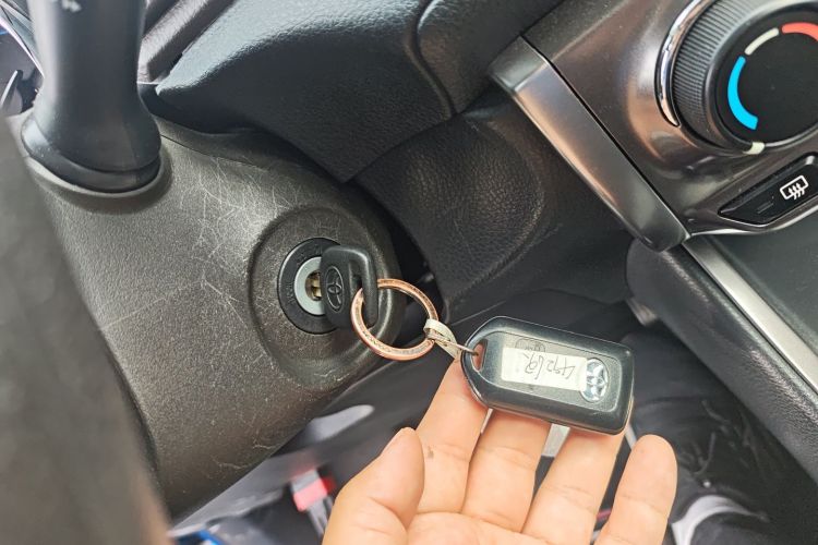 丰田 YARiS L 致炫 2014款 1.3E 手动魅动版中控内饰11