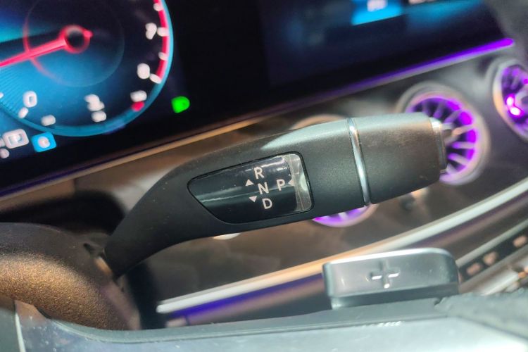 奔驰E级(进口) 2023款 E 260 时尚型运动版中控内饰18