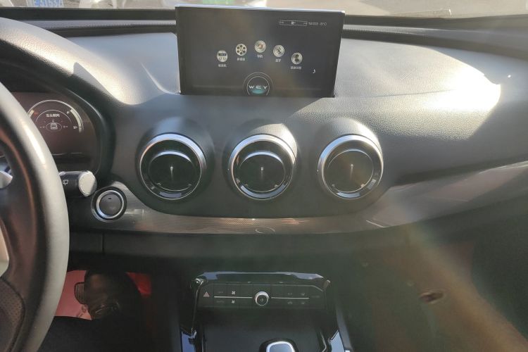 魏牌 VV7 2017款 2.0T 超豪型中控内饰16