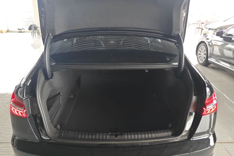 奥迪A6L 2021款 40 TFSI 豪华致雅型机舱底盘23