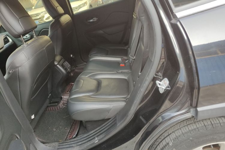 Jeep 自由光 2017款 2.0L 优越版中控内饰21