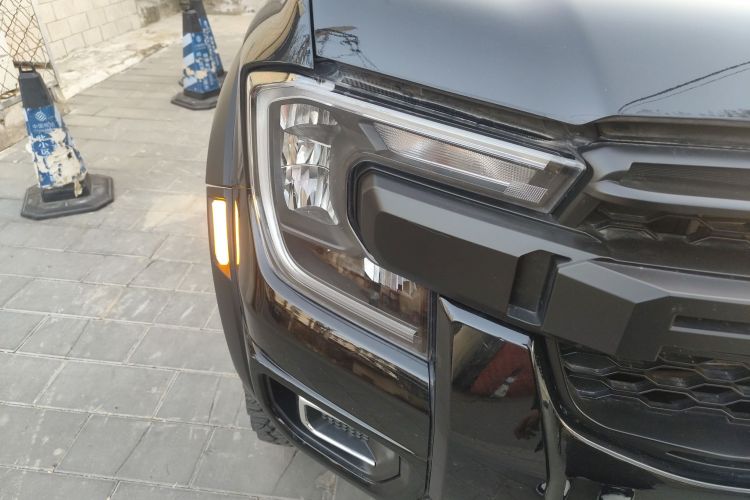 福特 游骑侠Ranger 2023款 探迹四驱自动版 汽油车身外观8