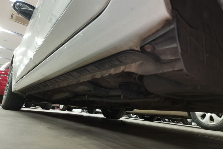 丰田 卡罗拉 2017款 改款 1.2T S-CVT GL-i局部细节9002