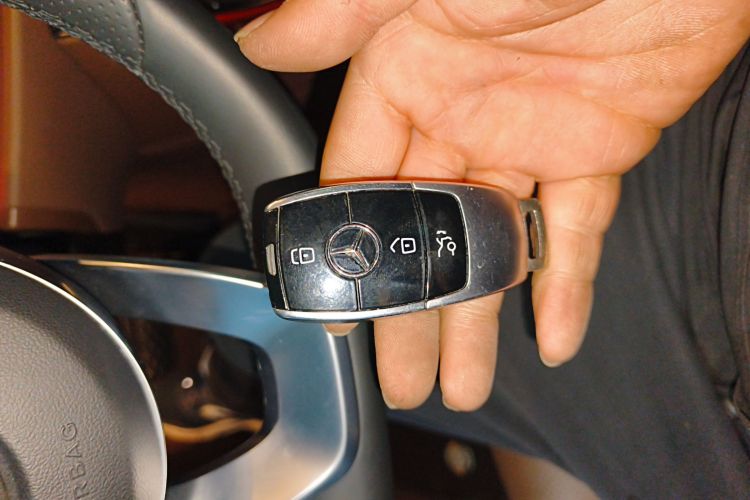 奔驰E级 2019款 E 300 L 运动时尚型中控内饰11