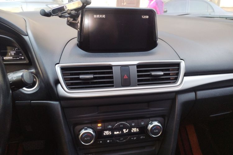 马自达3 昂克赛拉 2017款 两厢 1.5L 自动豪华型 国V中控内饰16