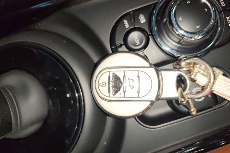 MINI Clubman 2022款 改款 1.5T COOPER 鉴赏家中控内饰7001