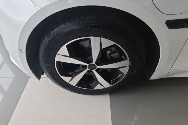 极氪001 2023款 WE版 86kWh车身外观6007