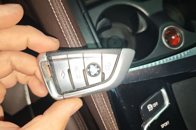 宝马5系 2019款 530Li 领先型 豪华套装中控内饰7001