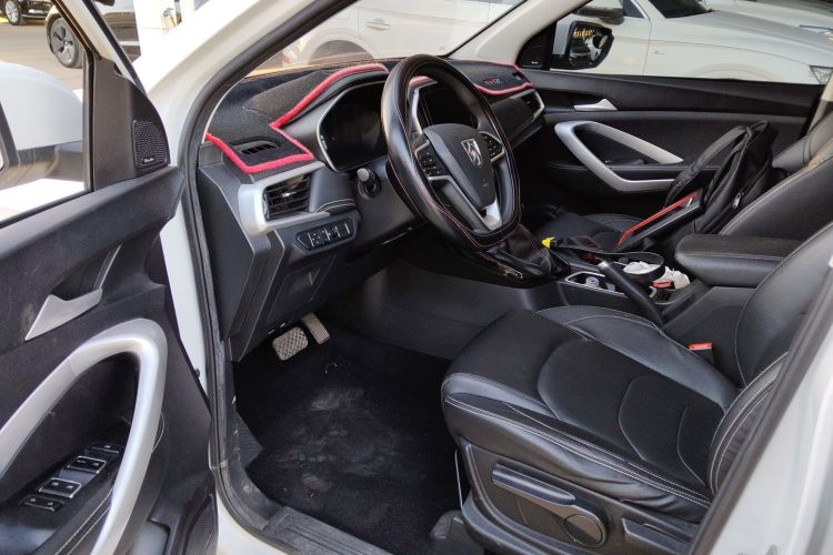 宝骏530 2021款 全球车周年纪念版 1.5T CVT豪华型 7座中控内饰20