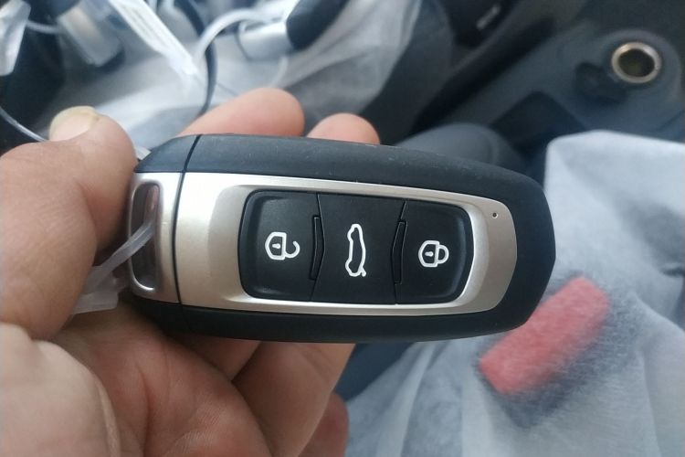 吉利银河 2025款 210km 熊猫卡丁中控内饰7001